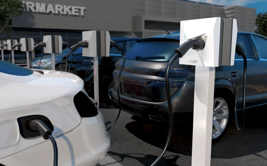 Colonnine di ricarica per auto elettriche installate in parcheggio