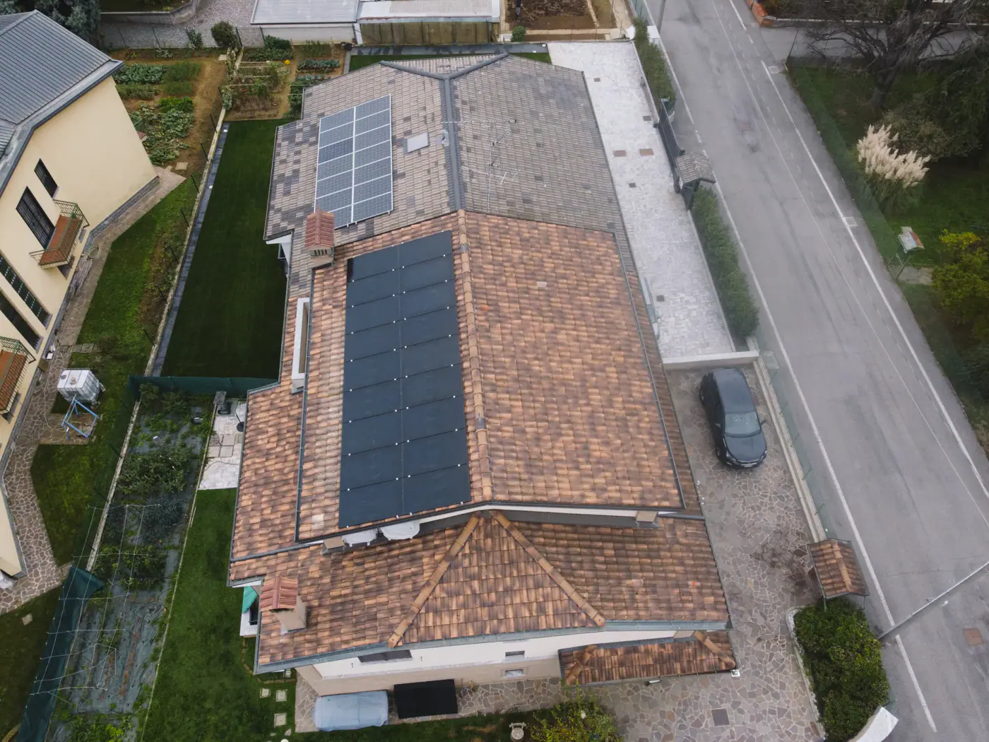 IMPIANTO FOTOVOLTAICO RESIDENZIALE DA 6,84 KW - foto 2