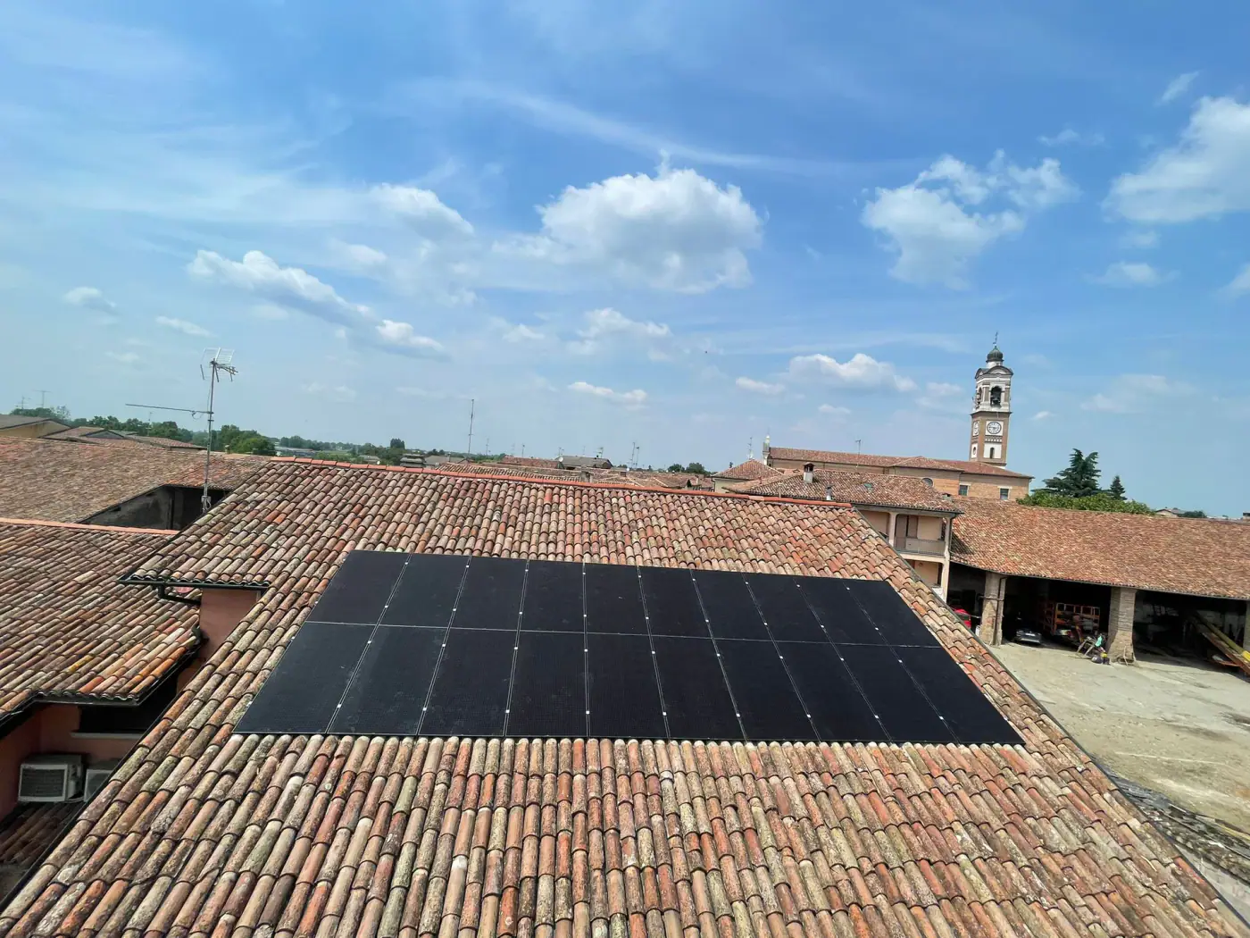 IMPIANTO FOTOVOLTAICO RESIDENZIALE DA 7,6 KW - foto 2